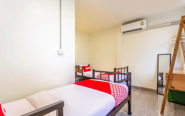 OYO 928 Leaf Hostel