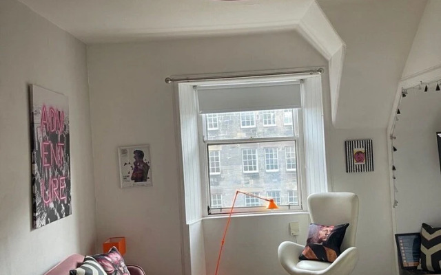 JOIVY Royal Mile View