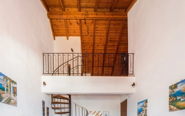 Villa Perris Studios