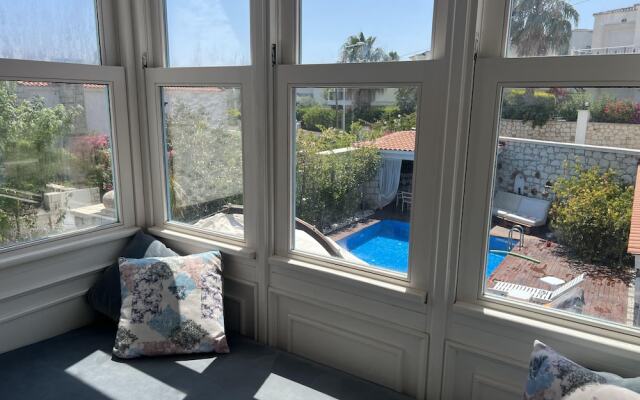 Amour Alacati Butik Otel