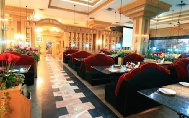 13 Coins Ngamwongwan Hotel