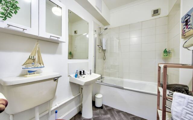 Spacious 2Br Home In New Town