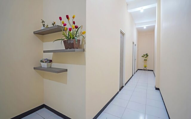 OYO Life 91727 Luxury Homestay Sidoarjo