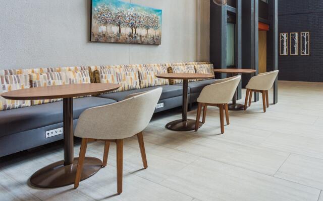 Holiday Inn Roanoke Airport – Conference CTR by IHG