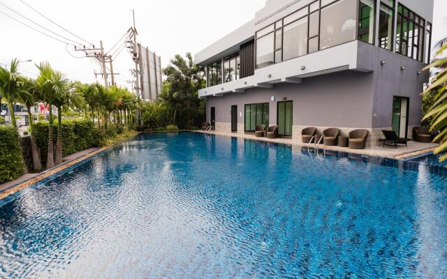 Dusit Grand Condo View by GrandisVillas