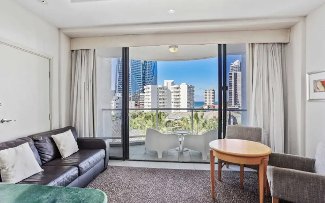 Surfers Paradise Studio with Ocean Views