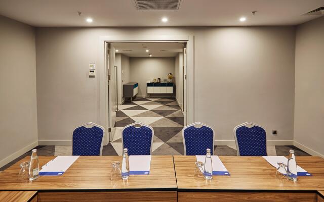 Holiday Inn Express Istanbul - Atakoy Metro by IHG