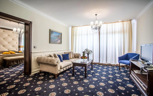 Palace-Marina Dinevi Hotel