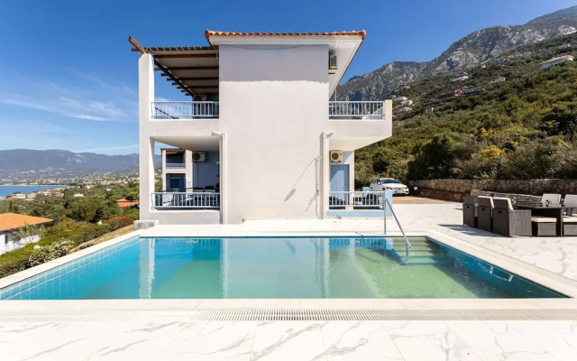 Seaview Getaway With Pool Panoramic Views