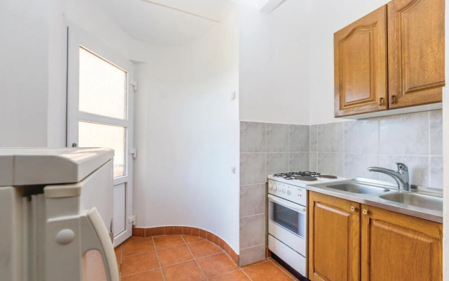 Stunning Apartment in Pinezici With 2 Bedrooms and Wifi