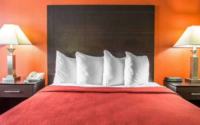 Quality Inn Morton at I-74