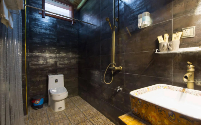 Yangshuo Scenic Mountain Retreat