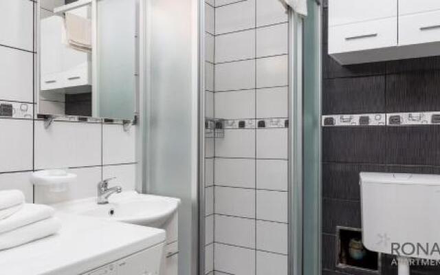 One-Bedroom Apartment in Cervar Porat