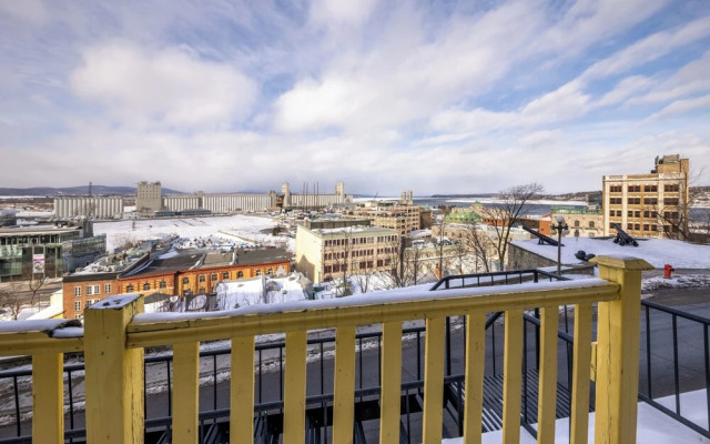 Remparts 2 Bed w Private Terrace & Sauna