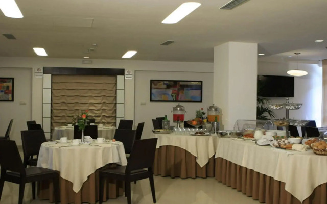 La Costiera Hotel