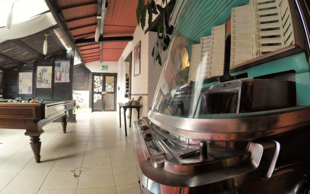 L'AUBERGE INN - Hostel