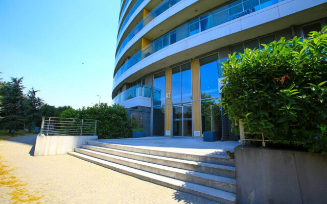 1-B Luxury Apt near Mall of IST