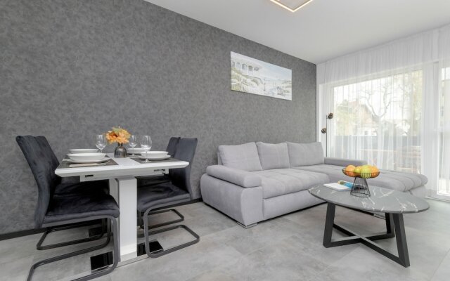 Apartment Close to the Beach by Renters