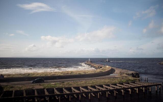 No.27 Ayr Beach - Coorie Doon
