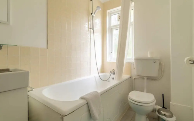 Charming One Bed Abode In East Putney