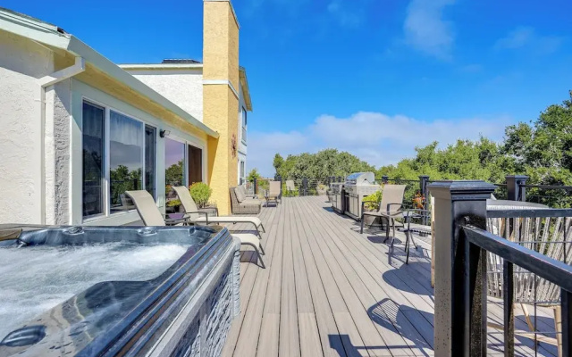 Vallejo Home w/ Spacious Deck, Hot Tub & Views