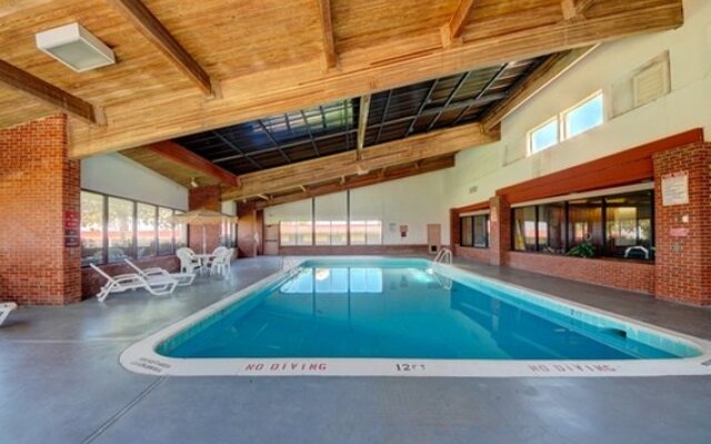 American Best Inn By OYO I-35 Perry near Lake McMurtry