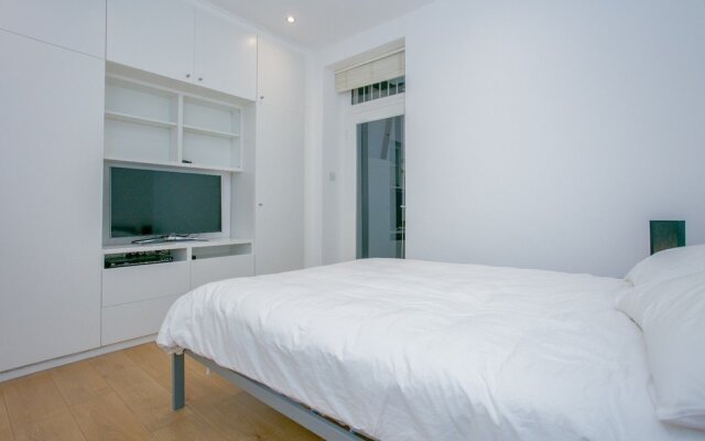 Modern Flat in West Kensington