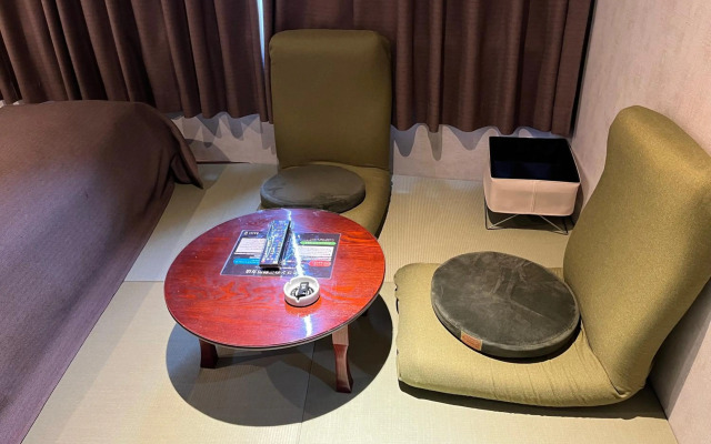 Hotel U