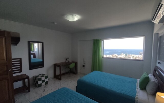 Havana and Sea (Entire Apartment)