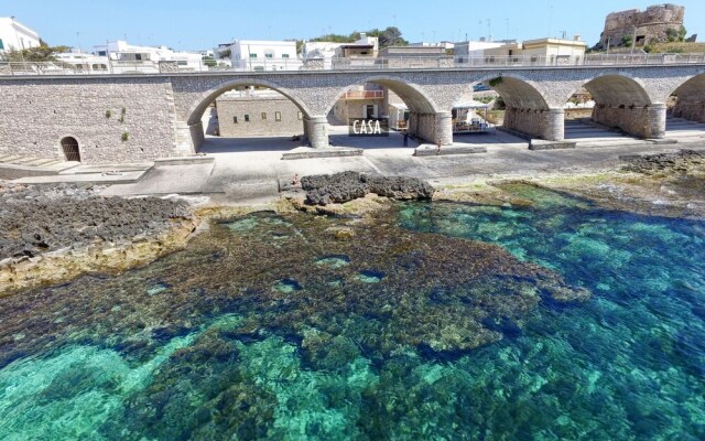 Lo Scalo, Front sea House