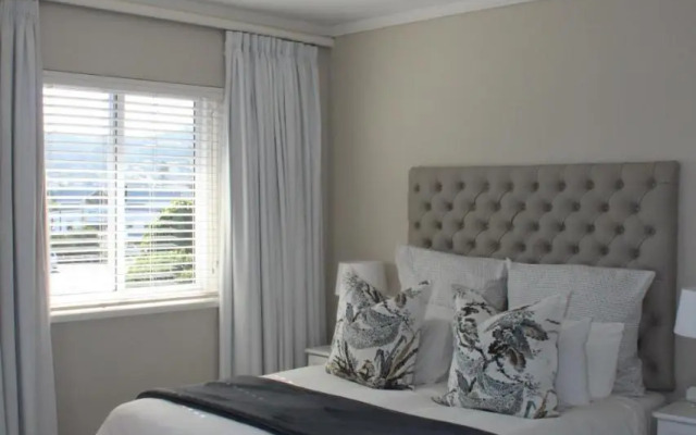 Waterfront, 17 Quay West