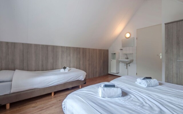 Tidy Bungalow With Microwave, 3 km. From Renesse and Beach