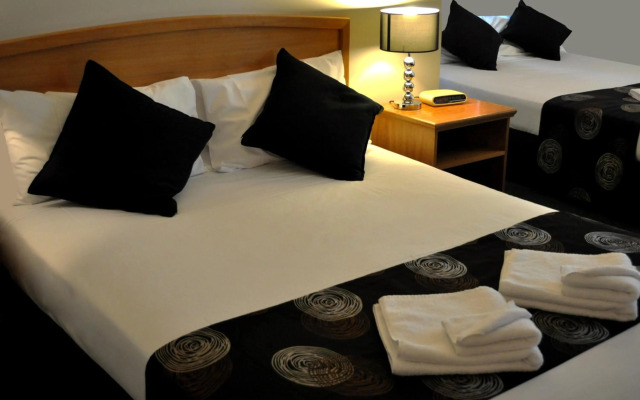 Meadowbrook Hotel