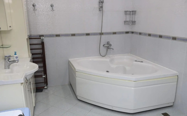 Azneft Royal Suite Apartment Sea View