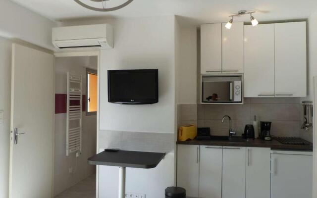 Appartement Le Lavandou, 1 pièce, 2 personnes - FR-1-308-110