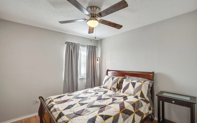 Pet-friendly Carrollton Home w/ Fenced Backyard!