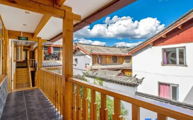 Tea-fragrant wooden hostel