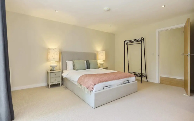 Putney Terrace Apartment