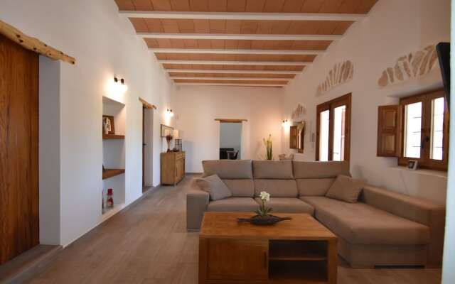 Spacious Holiday Home in San Rafael With Swimming Pool