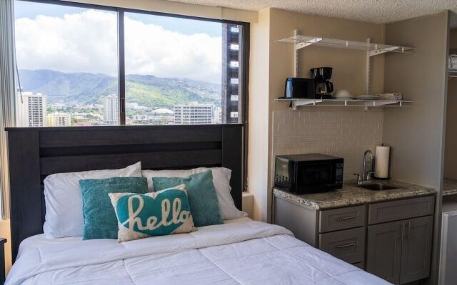 Remodeled Studio With Panoramic Mountain Views!