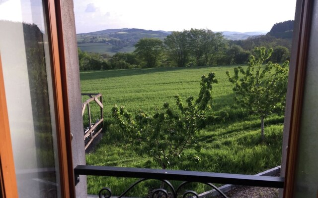 Cosy Holiday Home in Rémilly With a Terrace