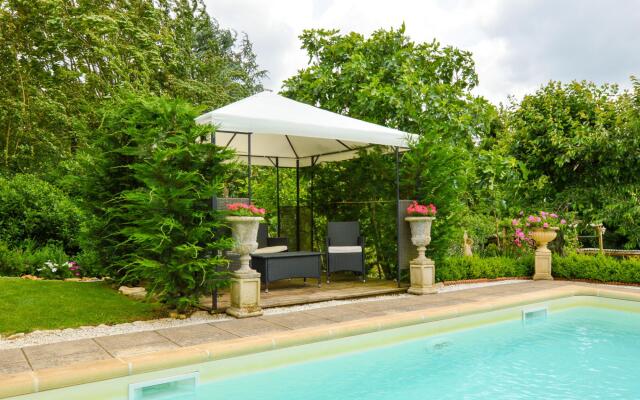 Cozy Holiday Home in La Foret-de-tessé With Private Pool