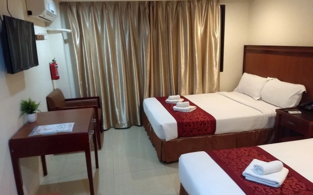 Vaccinated Staff - Capital O 824 Chinatown Lai Lai Hotel
