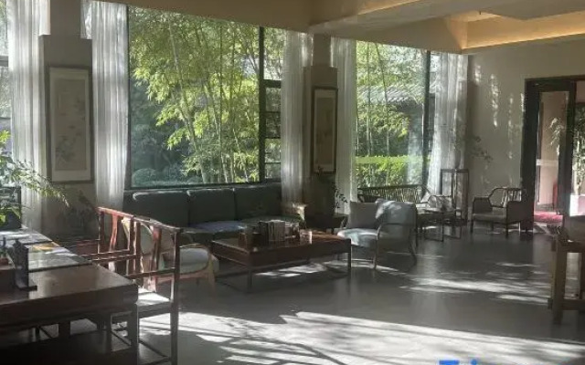 Phoenix Xueqingji Humanity Banshan Homestay (Phoenix Ancient City Branch)