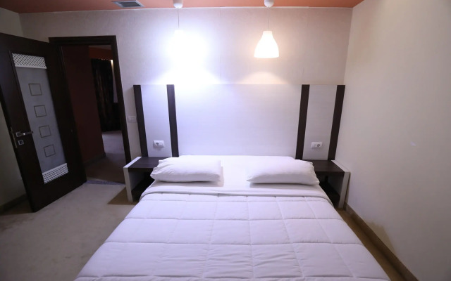 Hotel 1 Maji