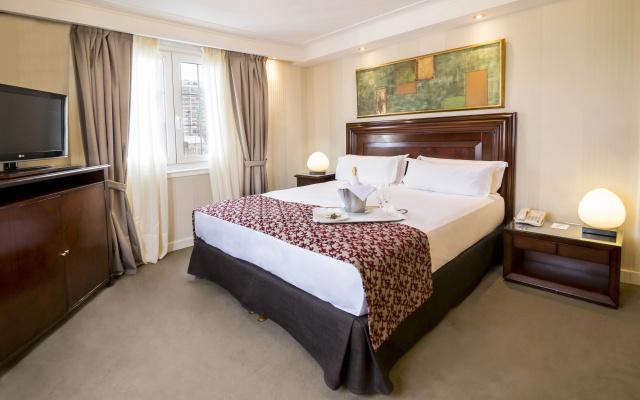 Claridge Hotel