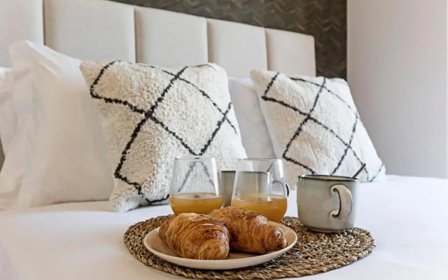 Superb Flat w/ Balcony and AC by LovelyStay