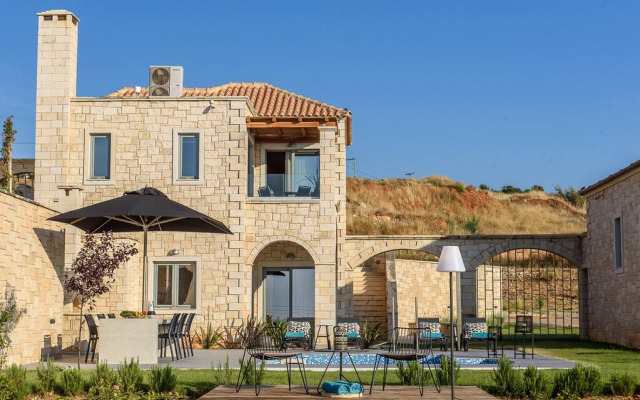 3 Bedroom Villa with a heated pool