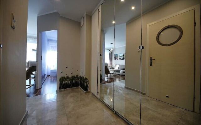 BillBerry Apartments - Floral wave