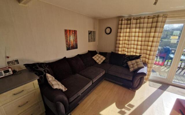 60 upperlakeside glan gwna